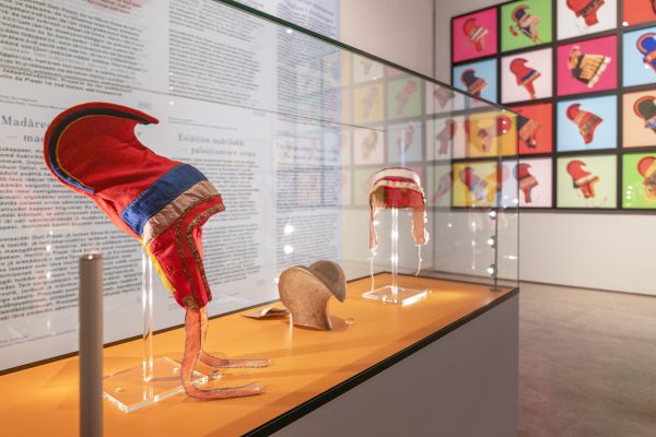 Kotiinpaluu-näyttely luo uudenlaista saamelaiskulttuurin esittämisen tapaa  - Suomen kansallismuseo